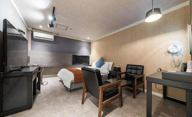 Ilsan Blanc Motel Goyang Bagian luar foto