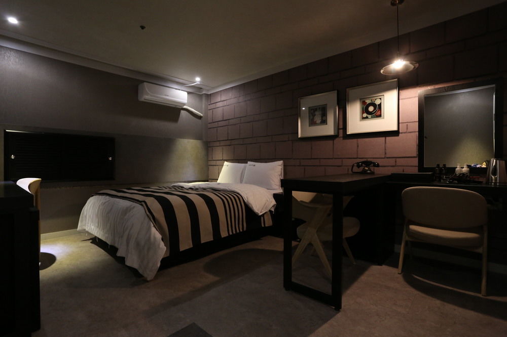 Ilsan Blanc Motel Goyang Bagian luar foto