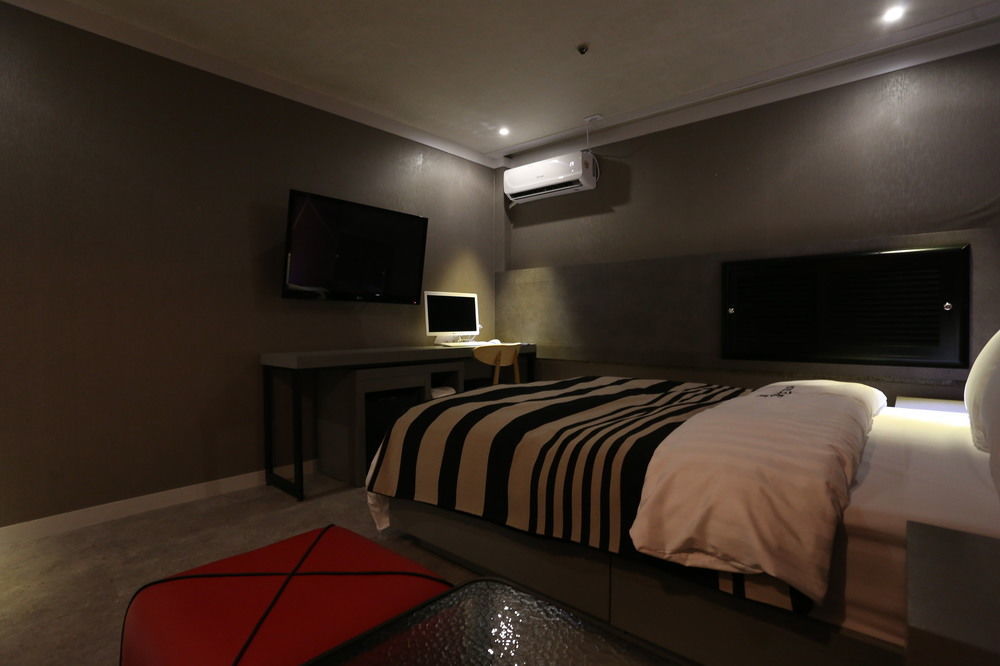 Ilsan Blanc Motel Goyang Bagian luar foto