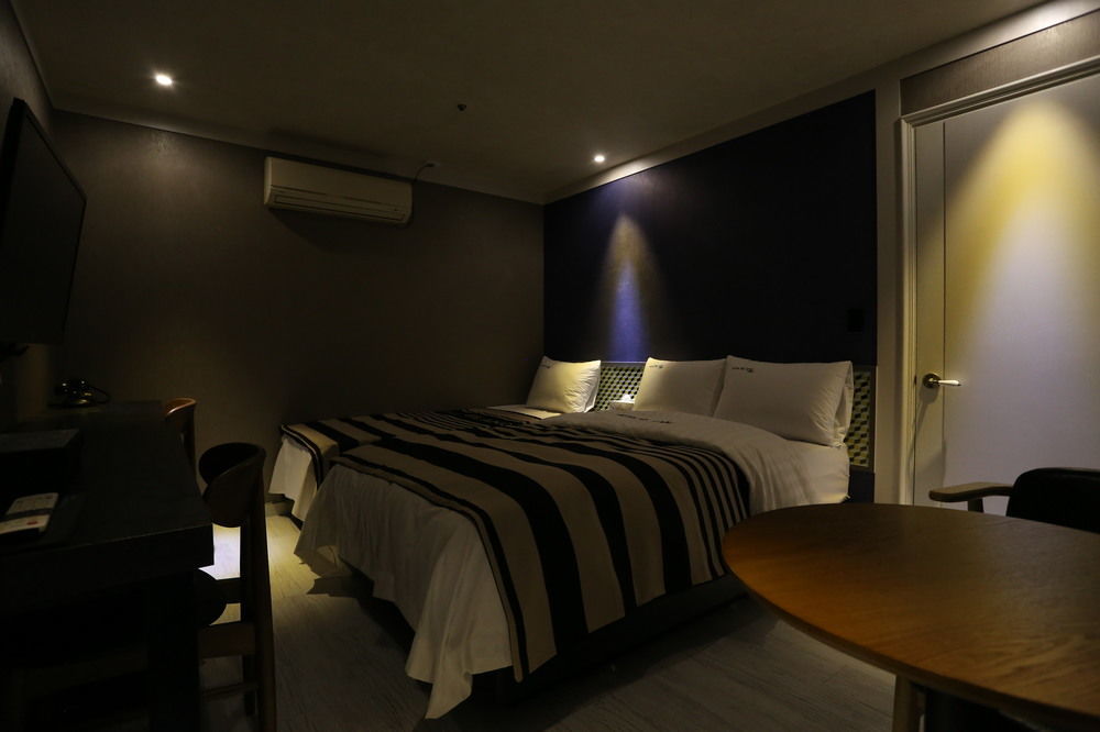 Ilsan Blanc Motel Goyang Bagian luar foto