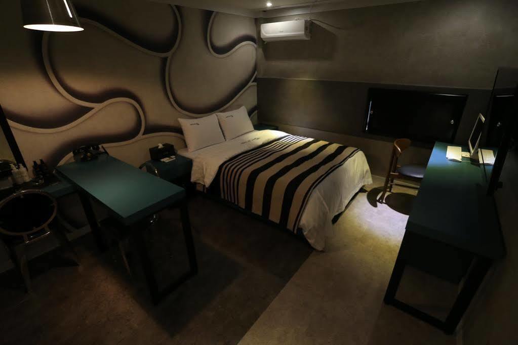 Ilsan Blanc Motel Goyang Bagian luar foto