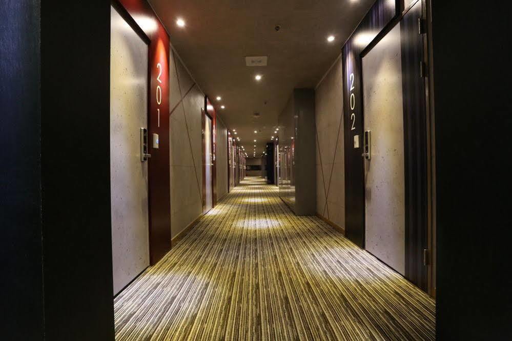 Ilsan Blanc Motel Goyang Bagian luar foto